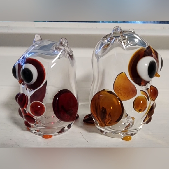 Hand Made Blown Glass Owl Salt and Pepper Mini Shakers - Picture 3 of 4